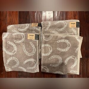 Set of 4 Horseshoe Wrangler Beige and Brown Bath Towels